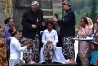 Ritual Potong Rambut Gimbal Di Dieng Jawa Tengah